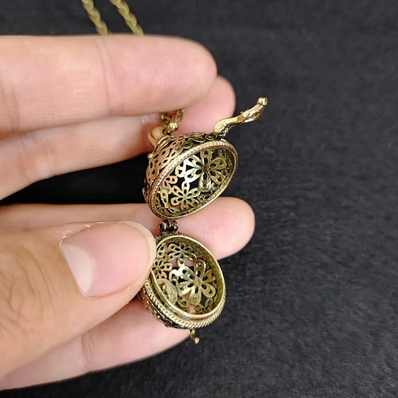 Vintage ทองเหลือง Hollow Ball  - Diffuser Necklace Locket บทวิจารณ์และราคา